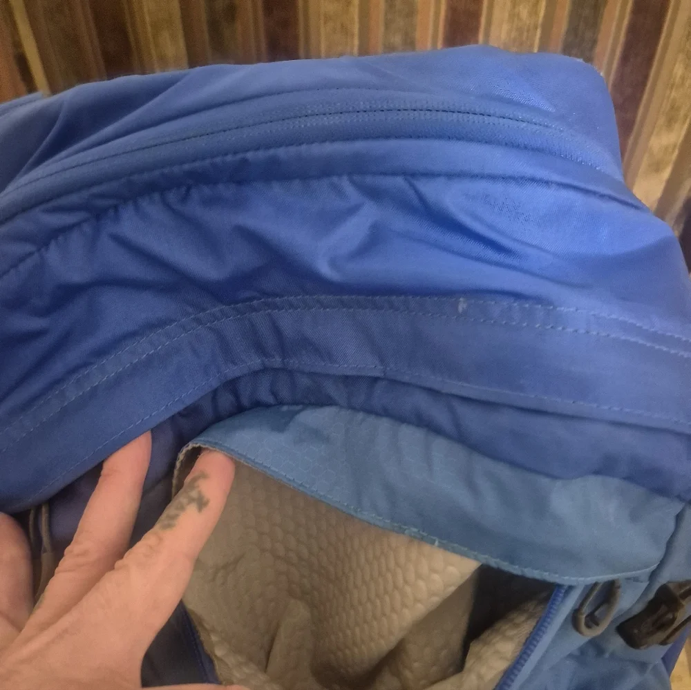 OSPREY Manta 28 Liter Backpack S/M rain Cover Gorpcore Blue - Picture 14 of 16